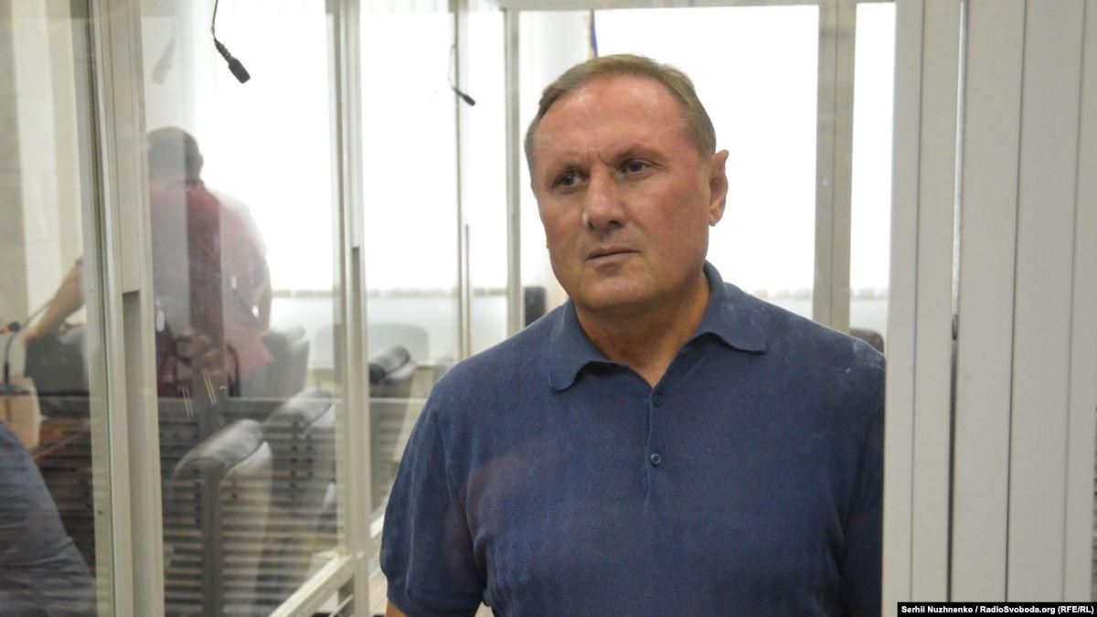 Дембельский аккорд бывшей власти: почему Ефремова выпустили из СИЗО Дембельский аккорд бывшей власти: почему Ефремова выпустили из СИЗО