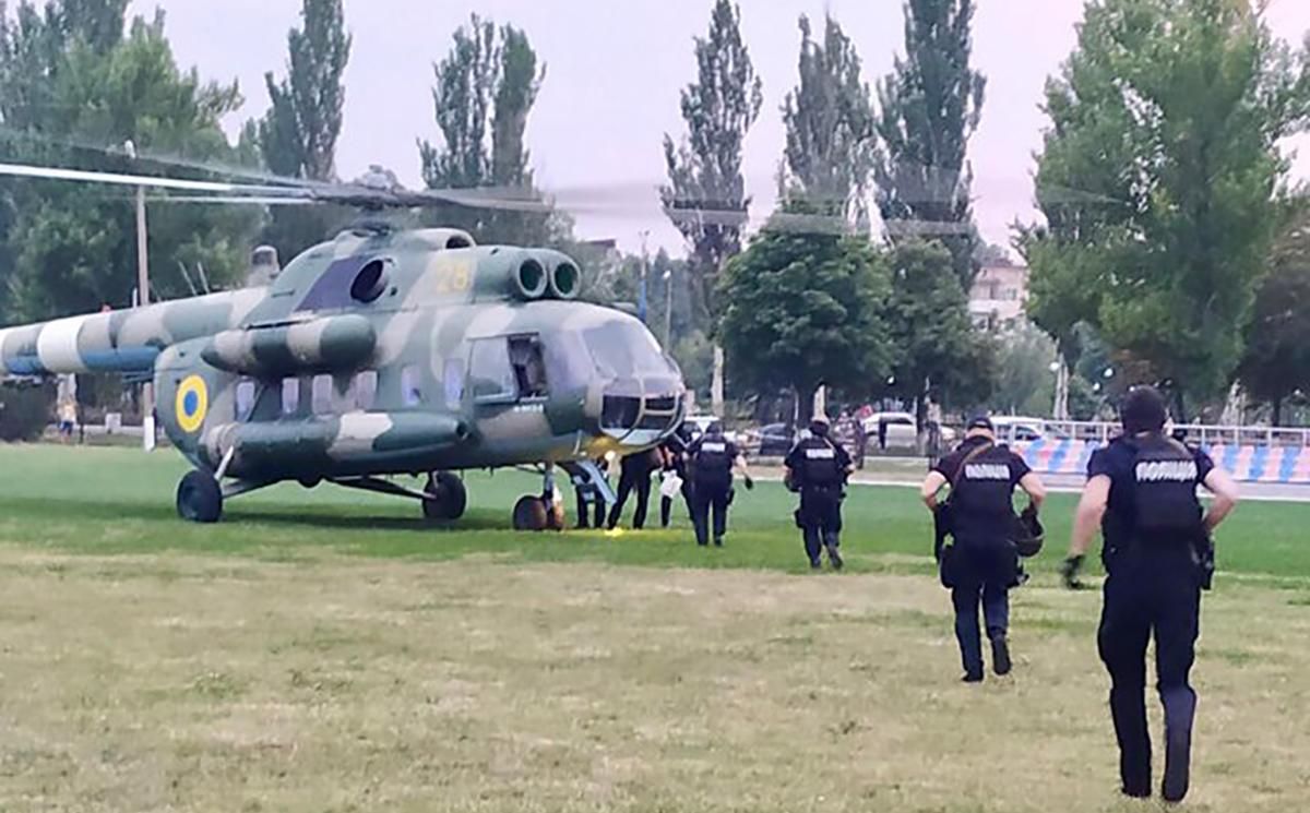 Знову гелікоптер: до одного з виборчих округів на Донеччині скерували загін спецпризначення