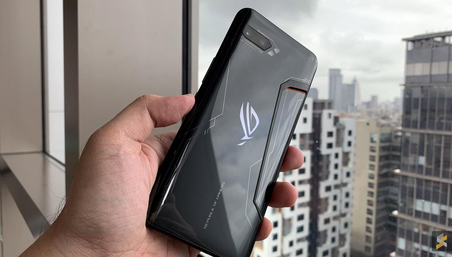 Назвали вартість ігрового смартфона Asus ROG Phone 2