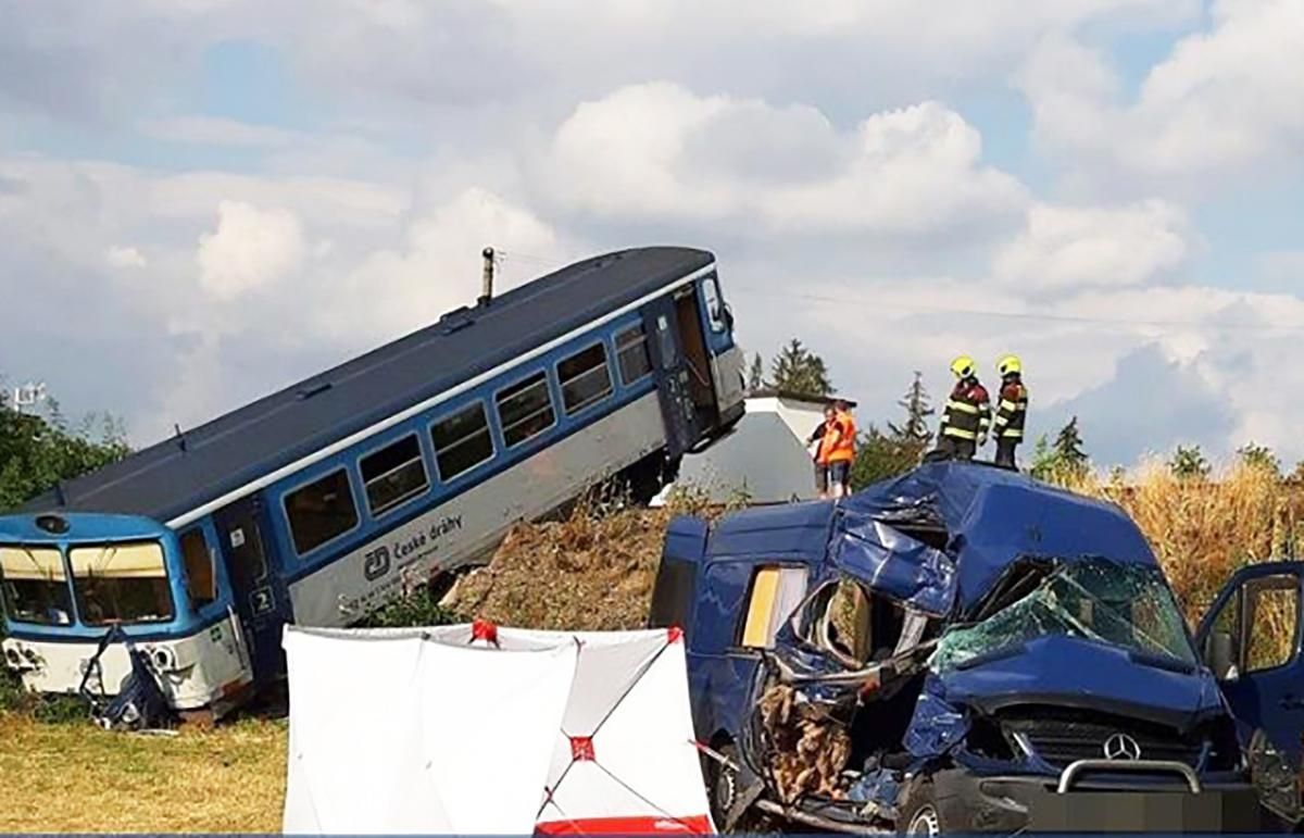 Автобус з українцями потрапив у ДТП в Чехії: є жертва