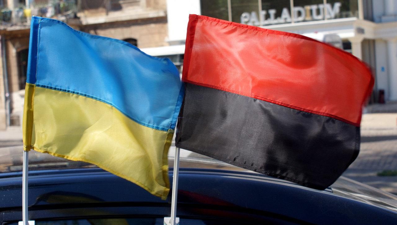 У Білорусі каратимуть за носіння символіки УПА та полку "Азов" У Білорусі каратимуть за носіння символіки УПА та полку "Азов"