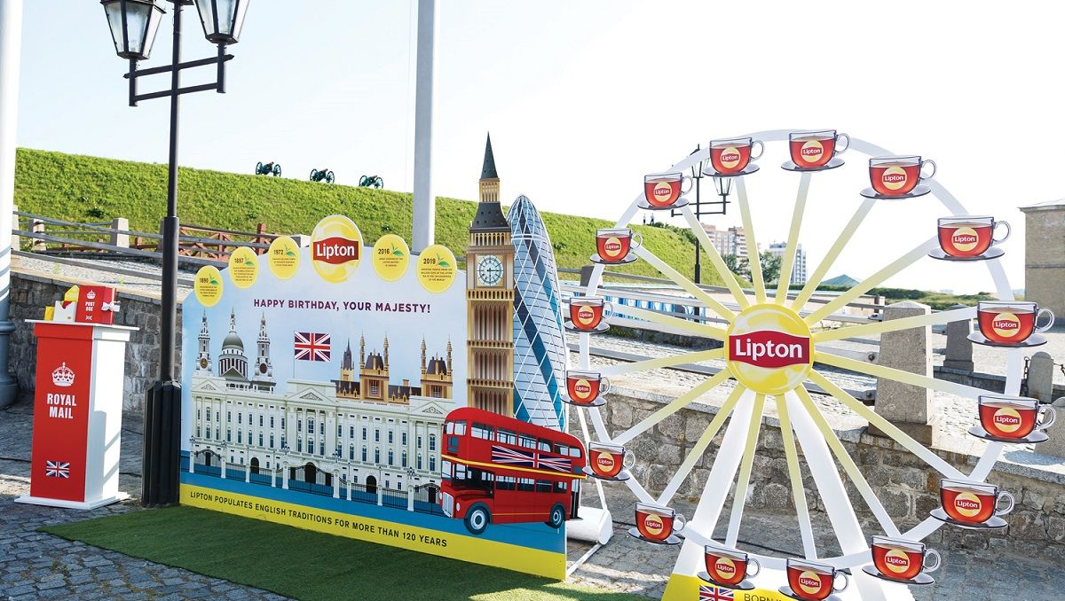 День рождения Королевы вместе с Lipton