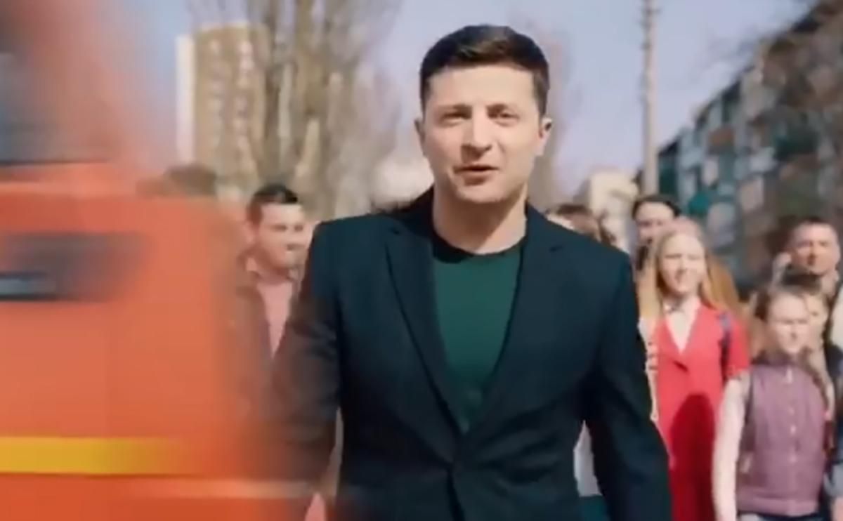 Відео, де вантажівка збиває Зеленського: поліція відкрила справу Відео, де вантажівка збиває Зеленського: поліція відкрила справу