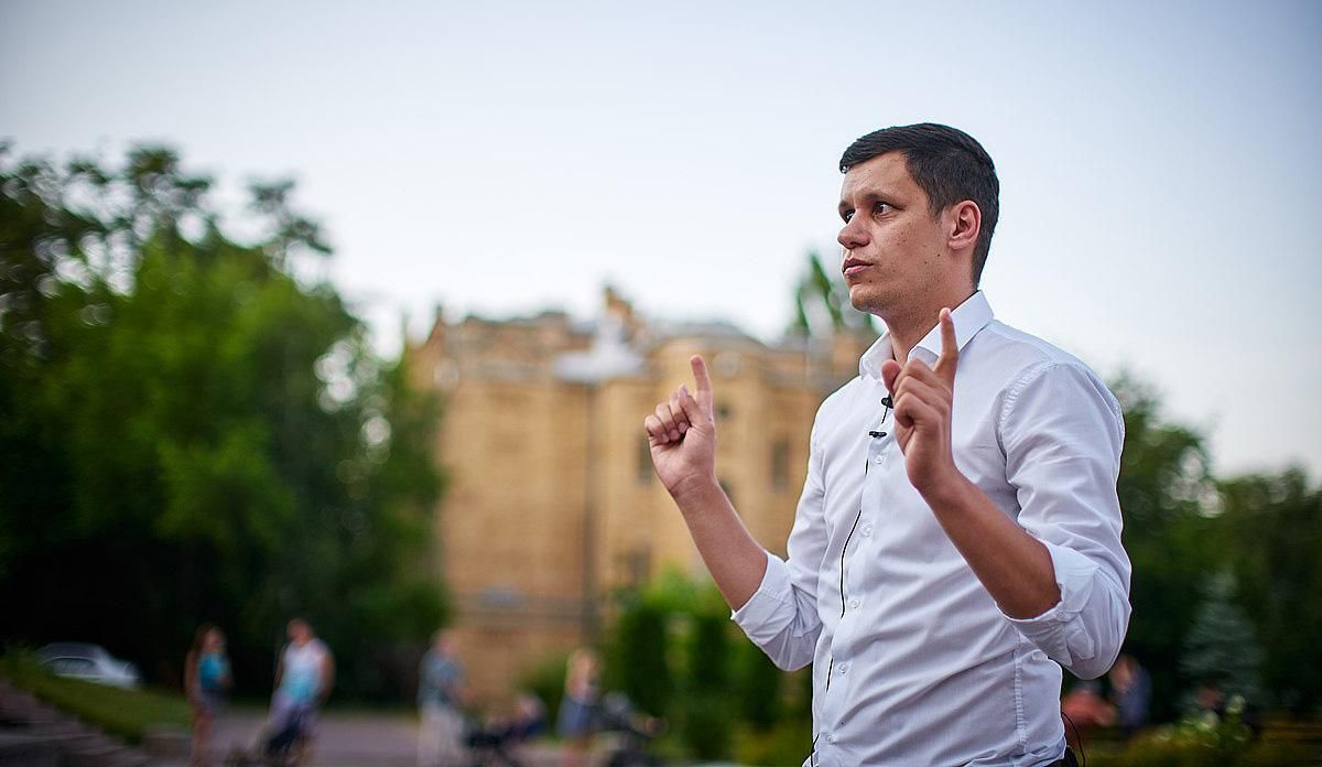 Новые лица в парламенте: руководитель студии "Мамахохотала" Роман Грищук Новые лица в парламенте: руководитель студии "Мамахохотала" Роман Грищук