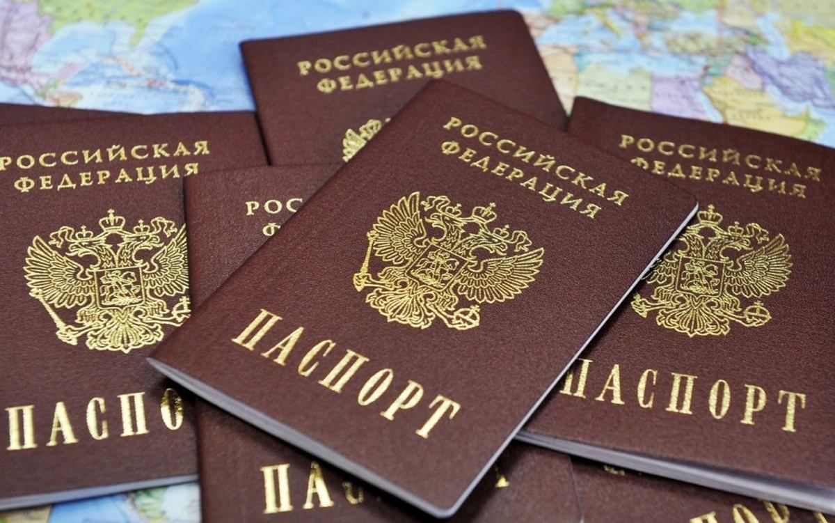 Російські паспорти для жителів окупованого Донбасу мають спеціальний код: що це означає