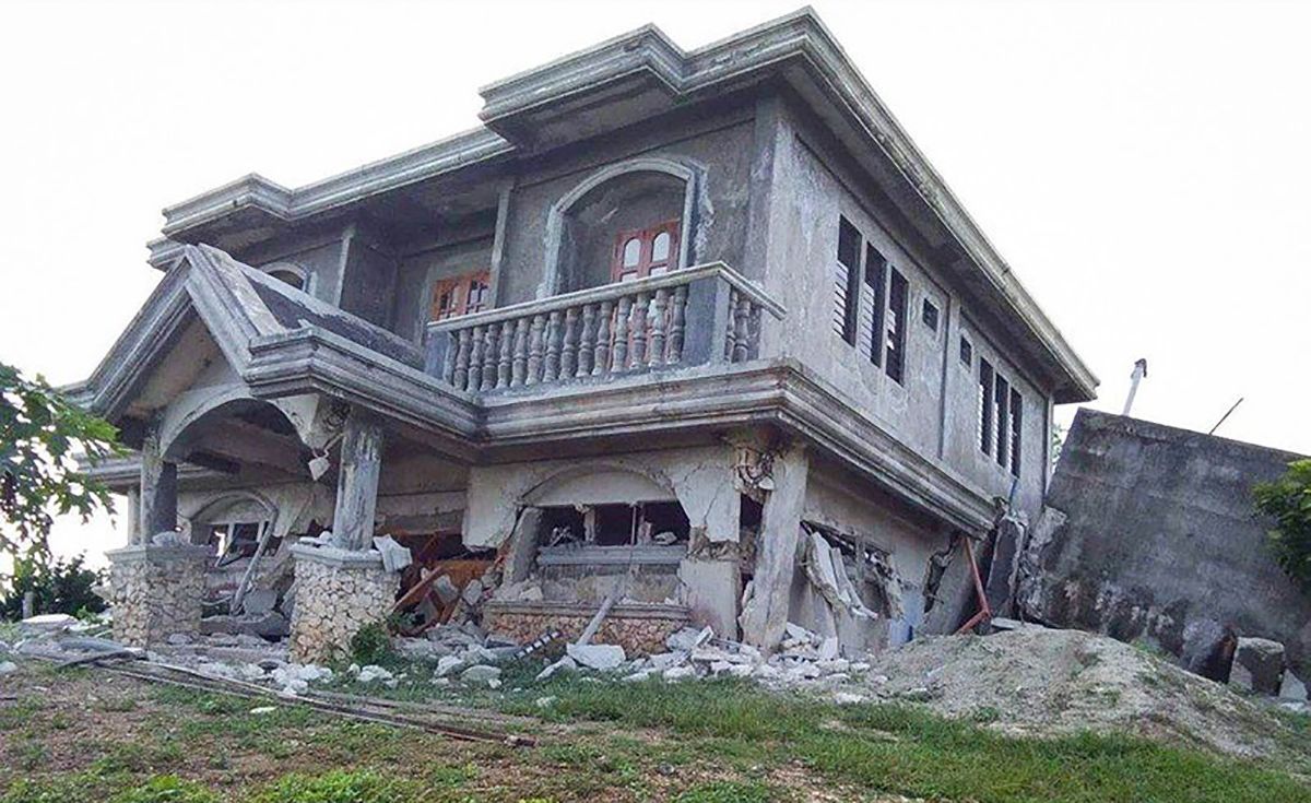 Филиппины всколыхнула серия землетрясений, есть погибшие: фото, видео
