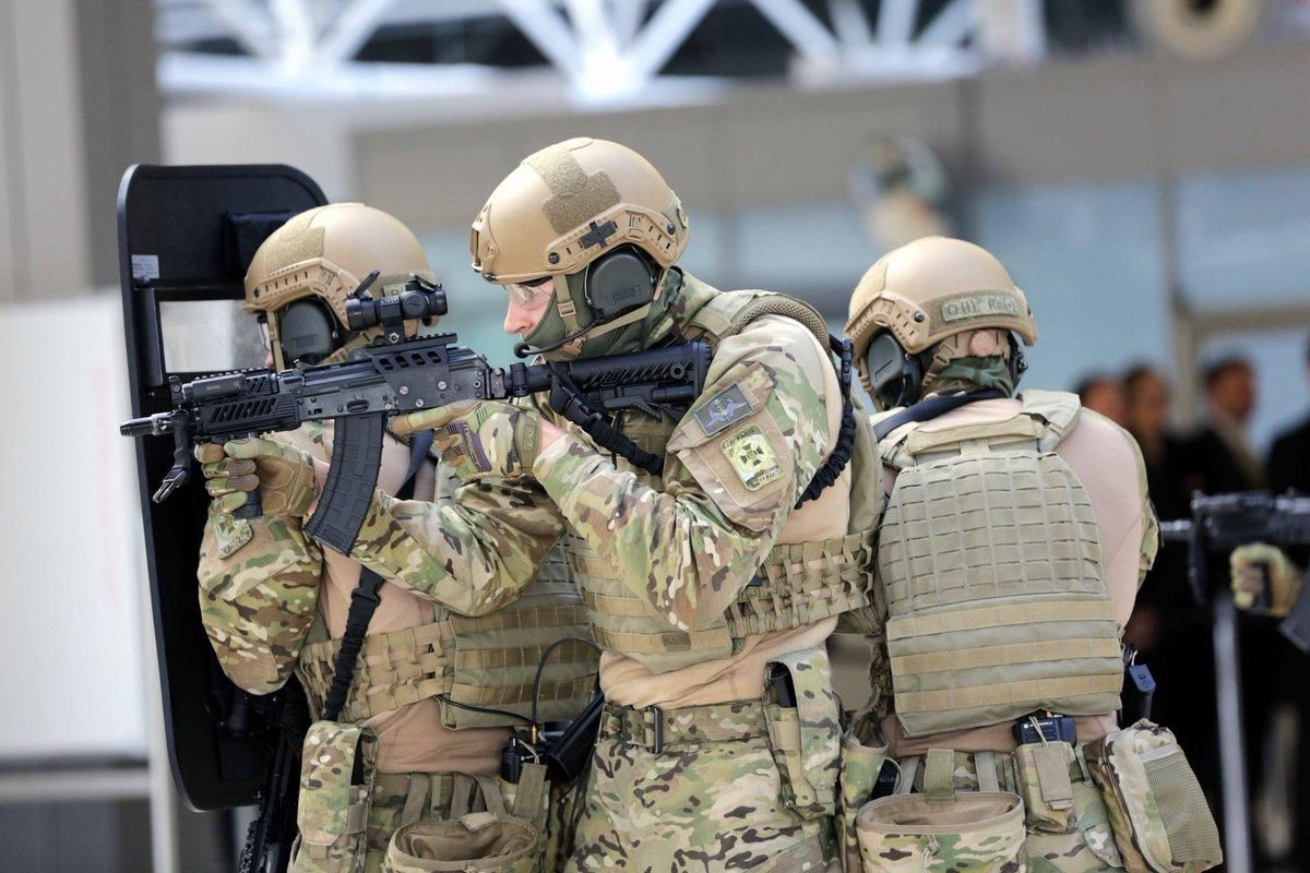 КОРД затримав поліцейських, які зупинили авто начальника поліції: з'явилося відео інциденту КОРД затримав поліцейських, які зупинили авто начальника поліції: з'явилося відео інциденту