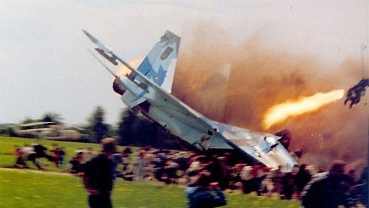 Скниловская трагедия: воспоминания родственников погибших и история смертельного авиашоу Скниловская трагедия: воспоминания родственников погибших и история смертельного авиашоу