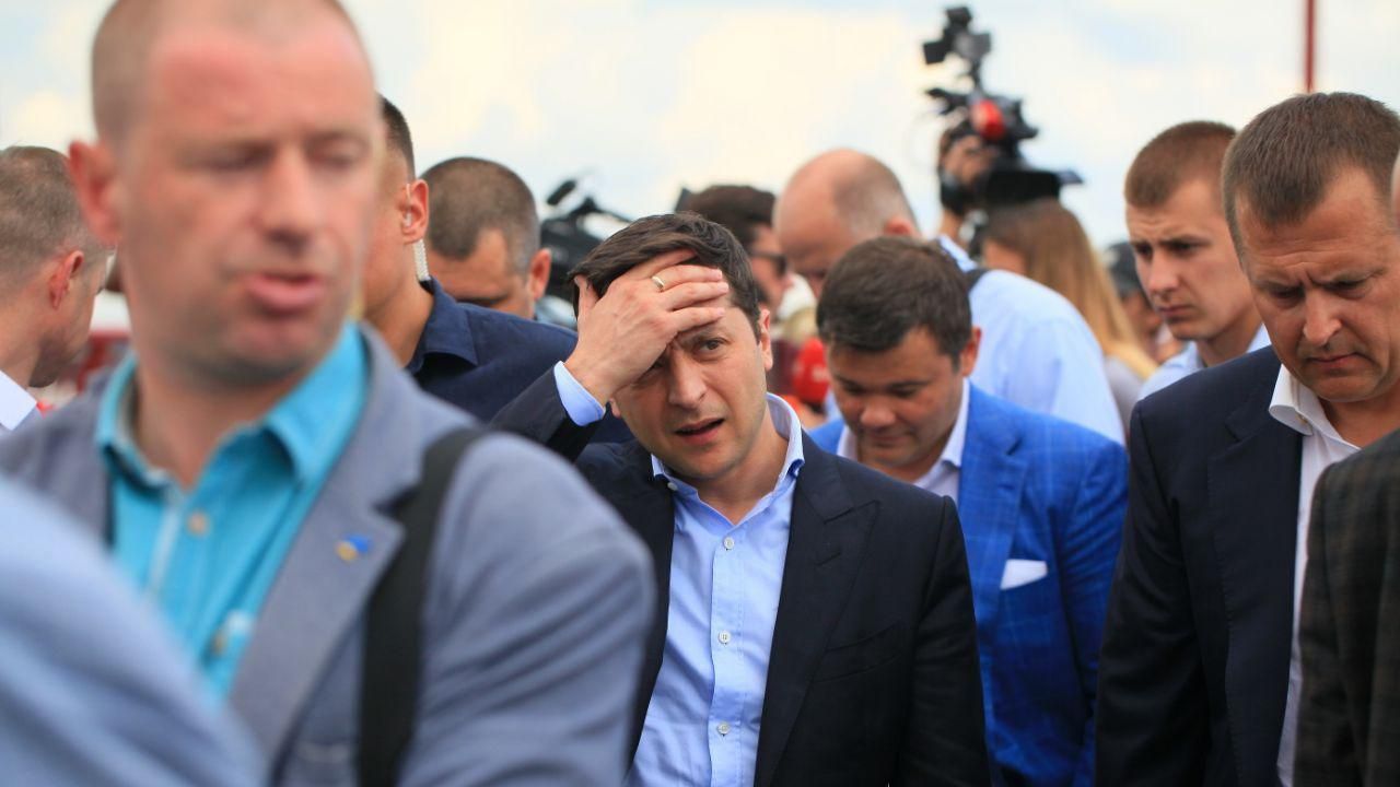 Через суперечку Зеленського модель хоче оголитися Через суперечку Зеленського модель хоче оголитися