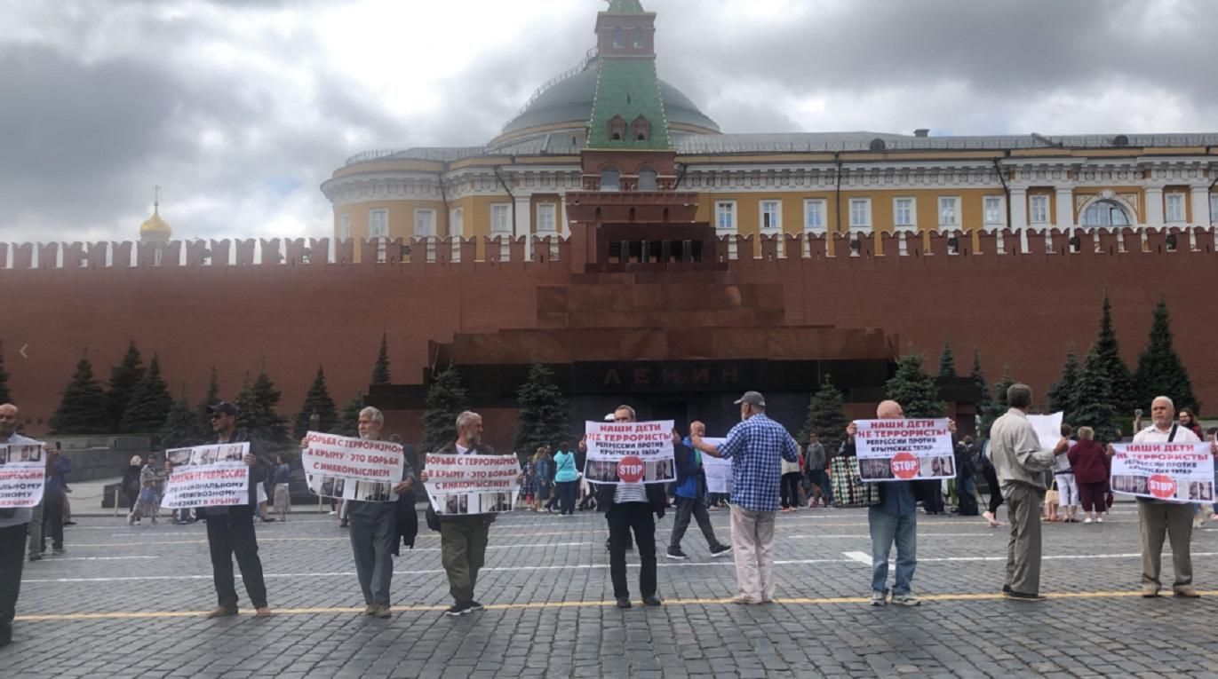 Кримські татари на Красній площі: російський суд вразив цинічним вчинком