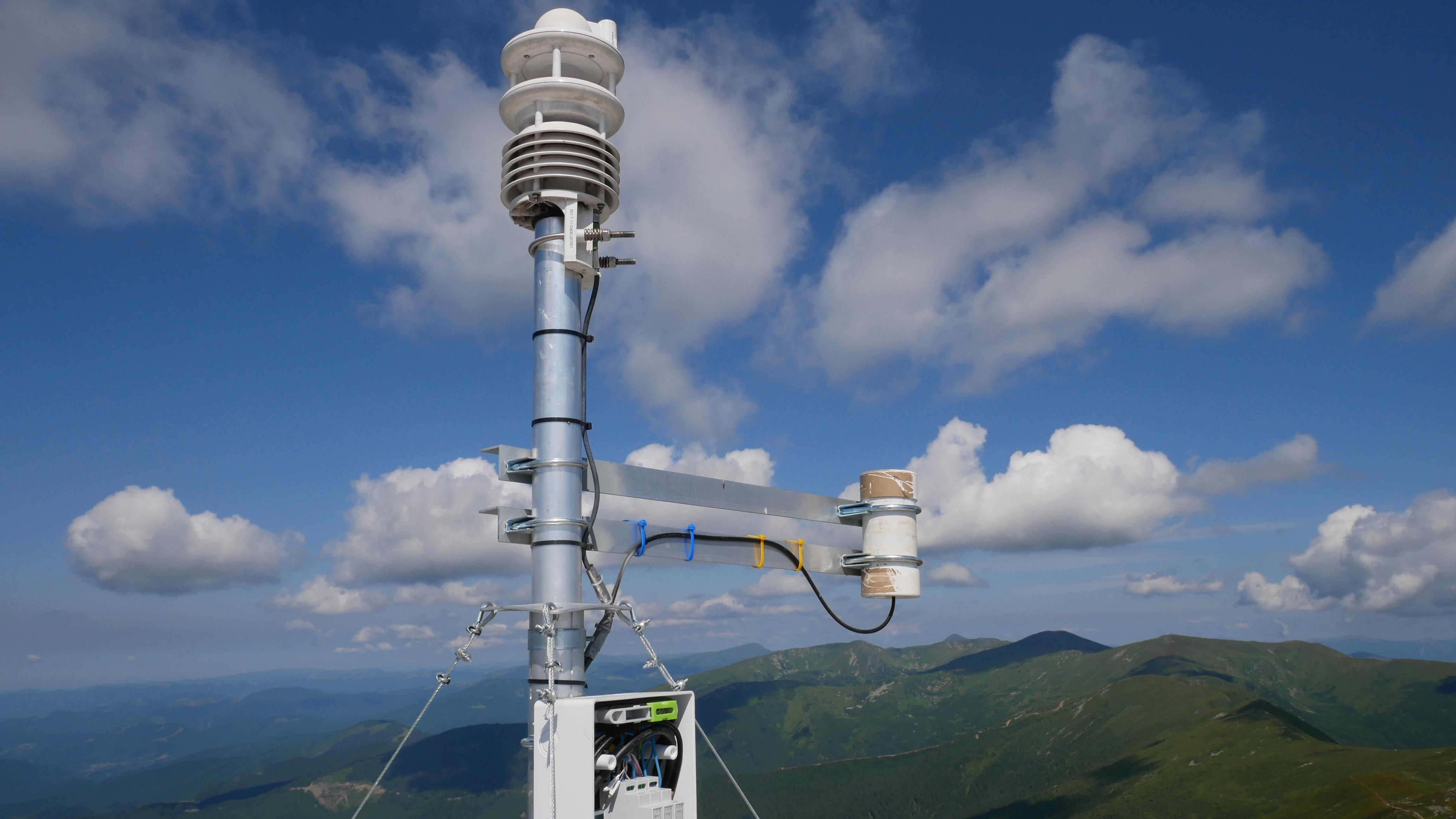 На одной из самых высоких гор Украины установили интересное устройство На одной из самых высоких гор Украины установили интересное устройство