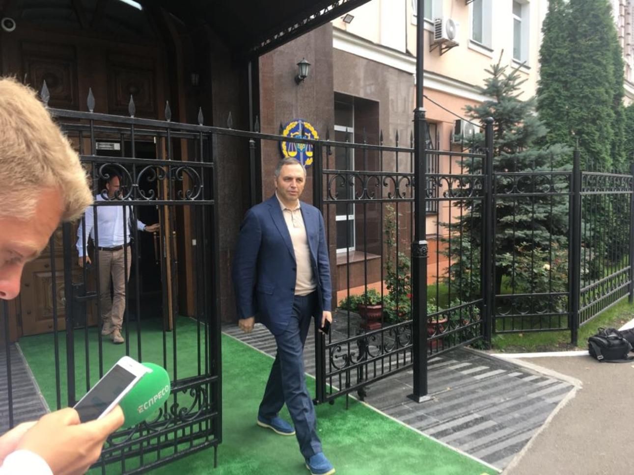 Соратник Януковича Портнов вийшов з допиту в ГПУ