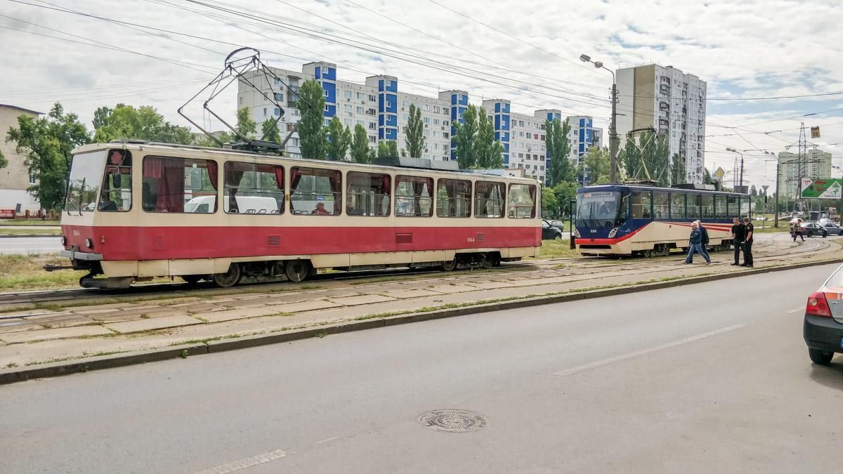 У Дніпрі під час руху загорівся трамвай (відео) У Дніпрі під час руху загорівся трамвай (відео)