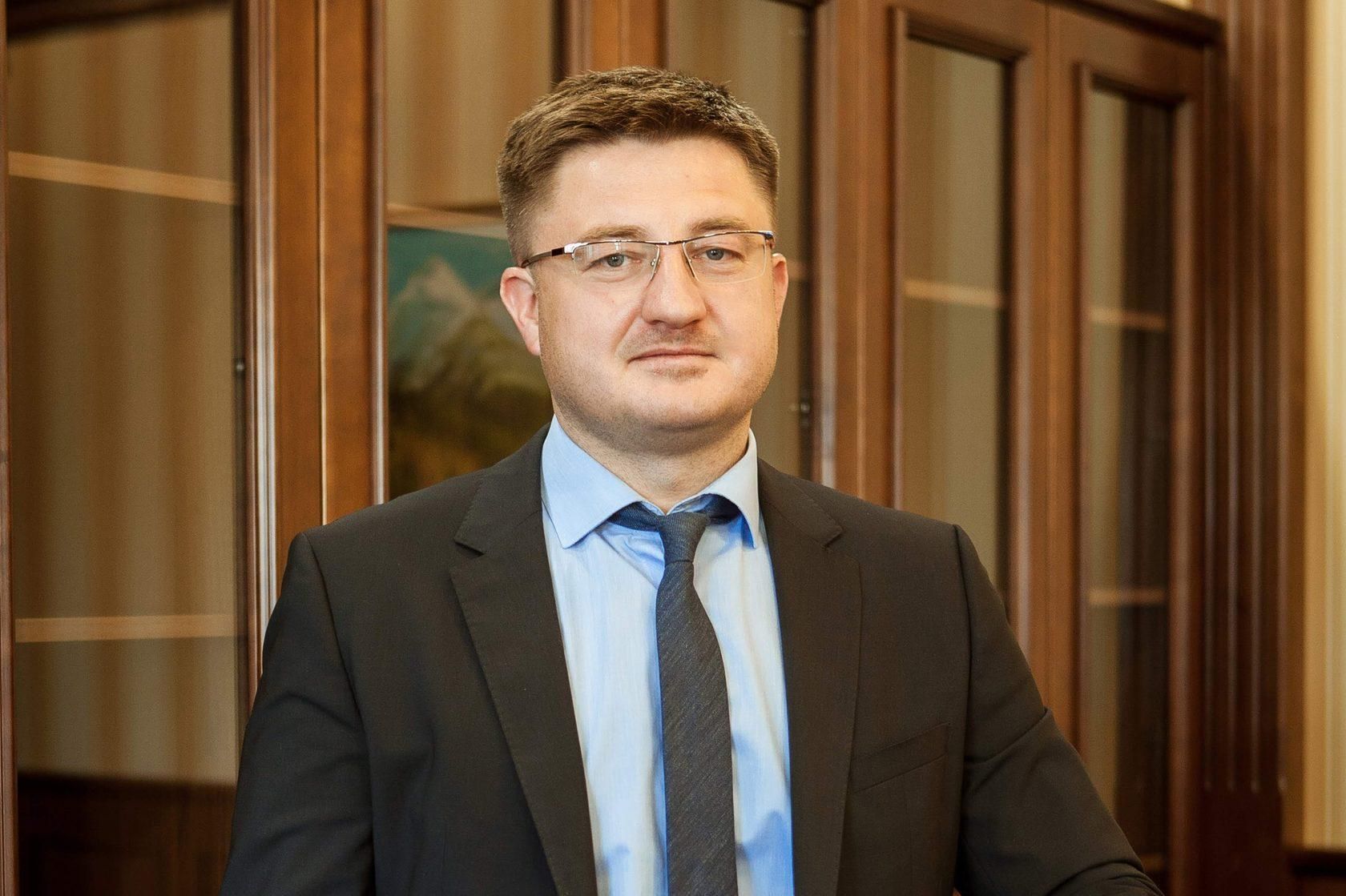 Захмарна нерухомість родичів начальника Держрезерву: скільки на цьому втратила країна Захмарна нерухомість родичів начальника Держрезерву: скільки на цьому втратила країна