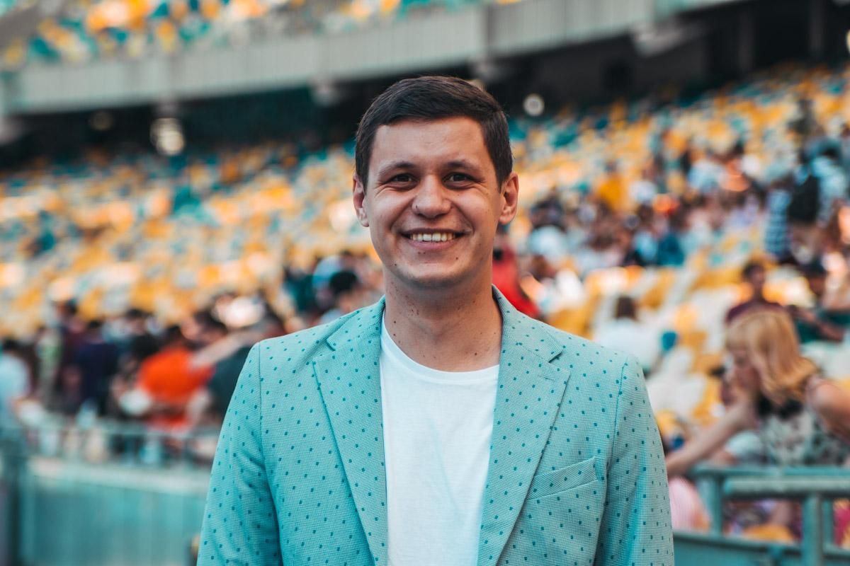 Про Майдан, Крим, мову та Зеленського: інтерв'ю з керівником "Мамахохотала" Романом Грищуком Про Майдан, Крим, мову та Зеленського: інтерв'ю з керівником "Мамахохотала" Романом Грищуком