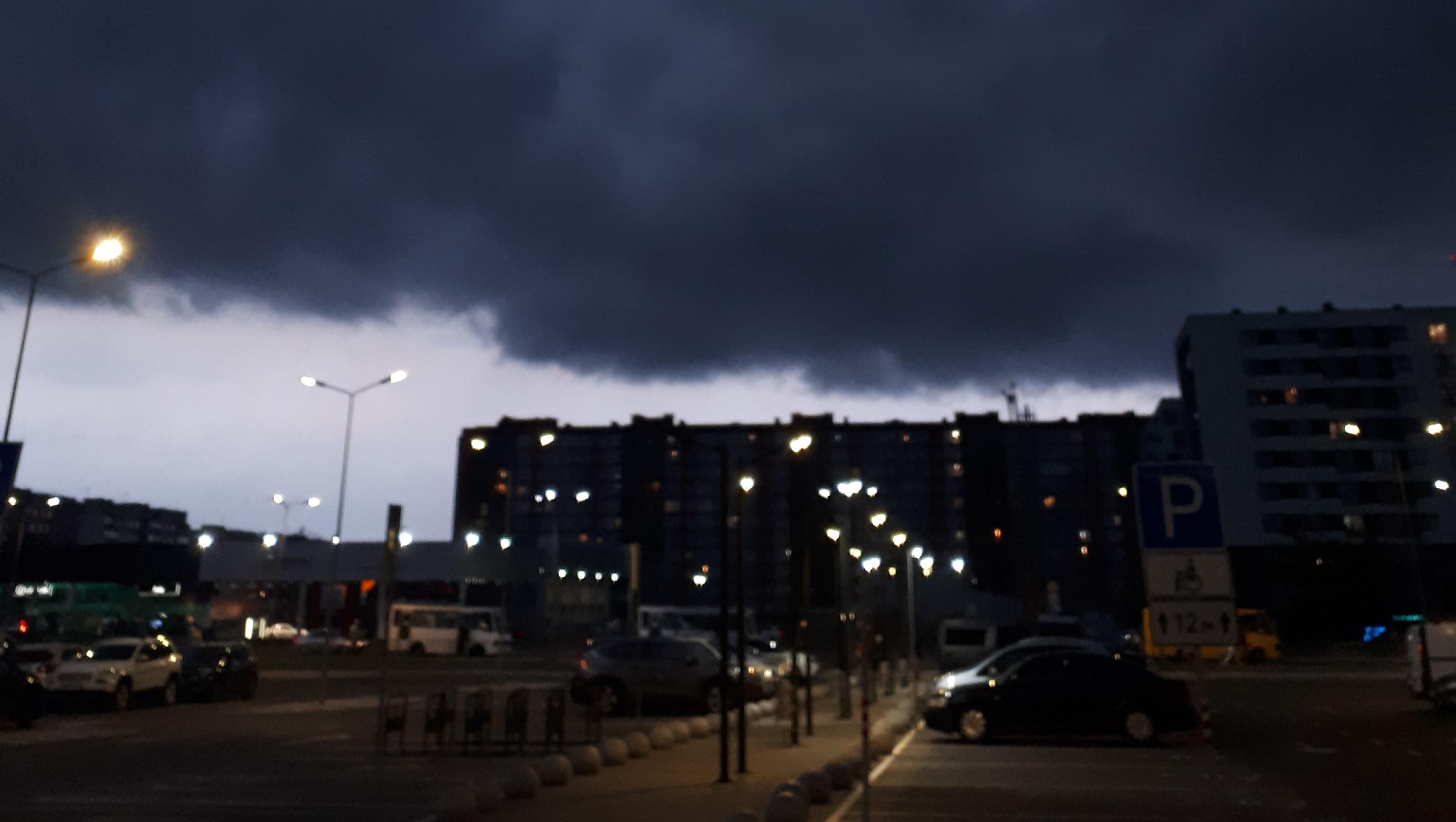 Львів раптово накрила потужна негода: промовисті фото та відео Львів раптово накрила потужна негода: промовисті фото та відео