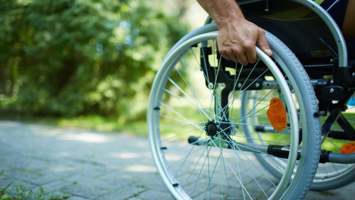 Водитель насмерть сбил мужчину на инвалидной коляске и скрылся с места происшествия