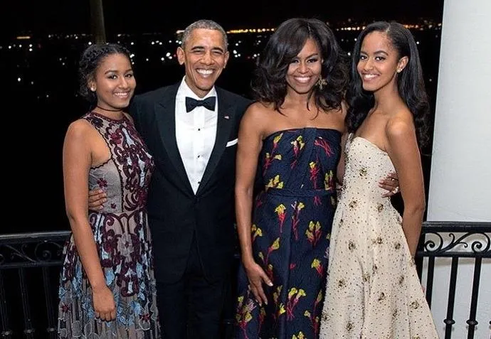 Барак і Мішель Обама з доньками 