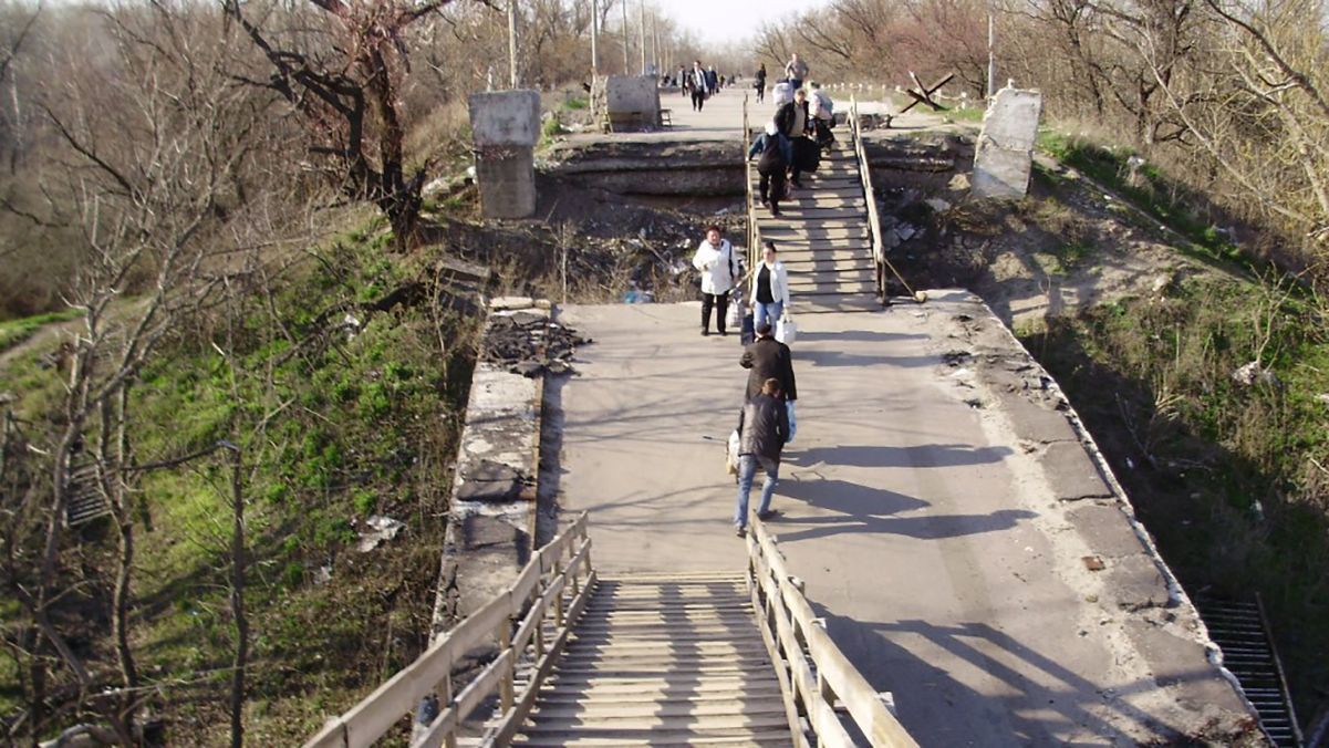 У Мінську досягли важливих домовленостей щодо мосту у Станиці Луганській 