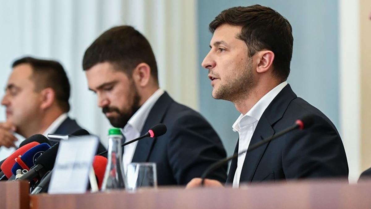 Зеленський пропонує мерові Сміли продати авто, щоб сплатити борги міста за опалення Зеленський пропонує мерові Сміли продати авто, щоб сплатити борги міста за опалення