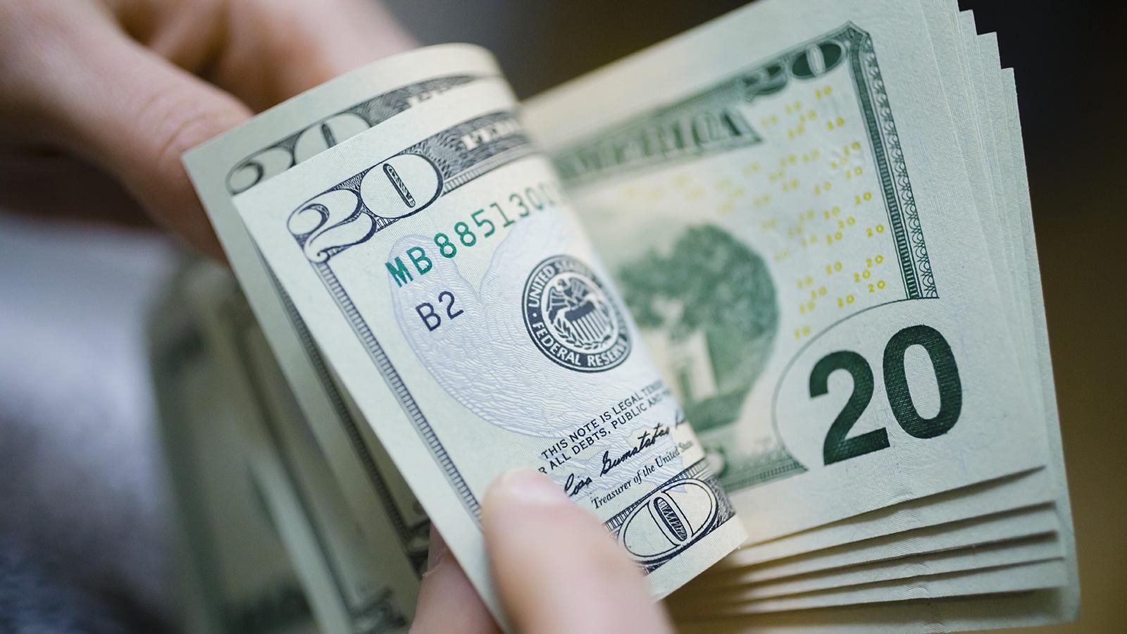 Готівковий курс валют 1 серпня: долар підскочив