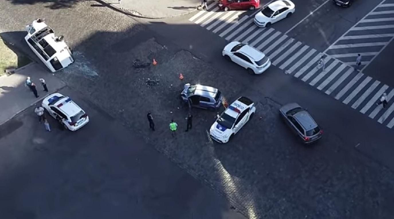 У Дніпрі – масштабна ДТП з переповненою маршруткою: багато постраждалих – фото і відео У Дніпрі – масштабна ДТП з переповненою маршруткою: багато постраждалих – фото і відео