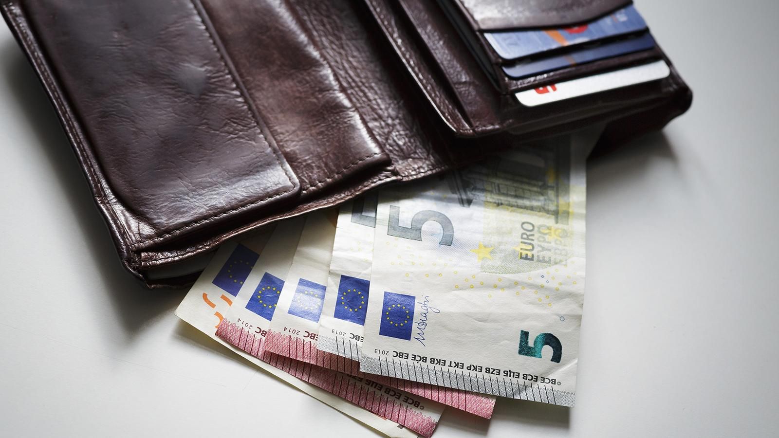 Курс валют на 2 серпня: долар і євро після падіння пішли вгору 