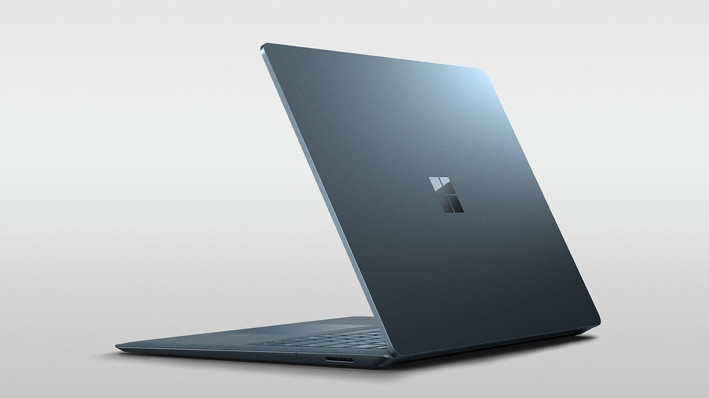 Microsoft потролил MacBook Air в новой рекламе: нашли даже реального Мака Бука