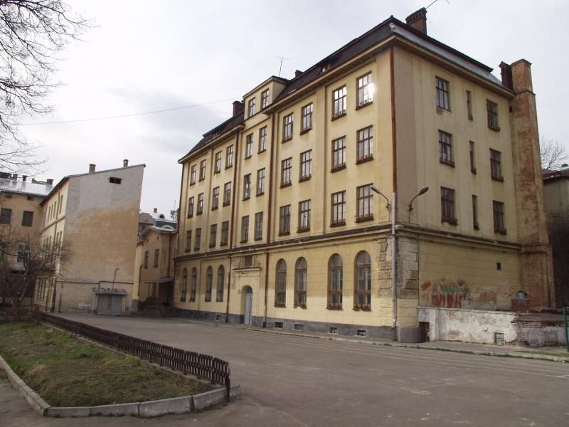 Приміщення для сиріт у Львові хотіли продати з аукціону: місто викупило його за 40 млн грн