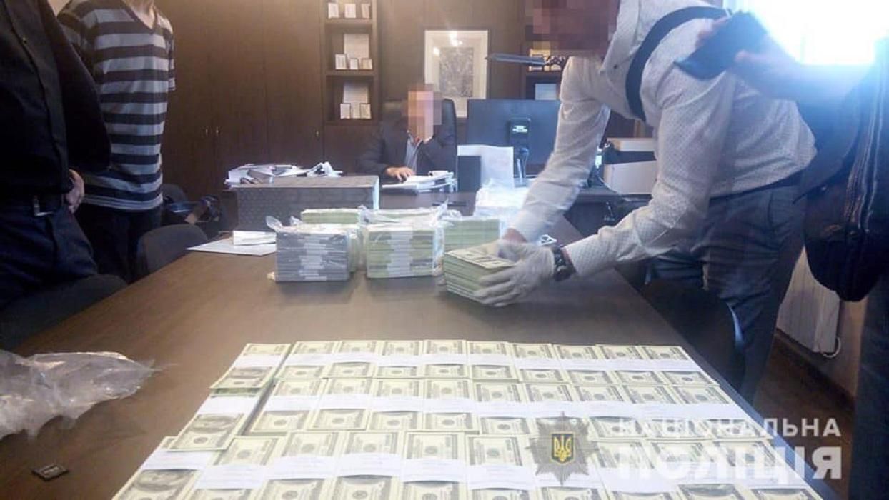 Топ-чиновника поймали на горячем – за взятку в полтора миллиона долларов