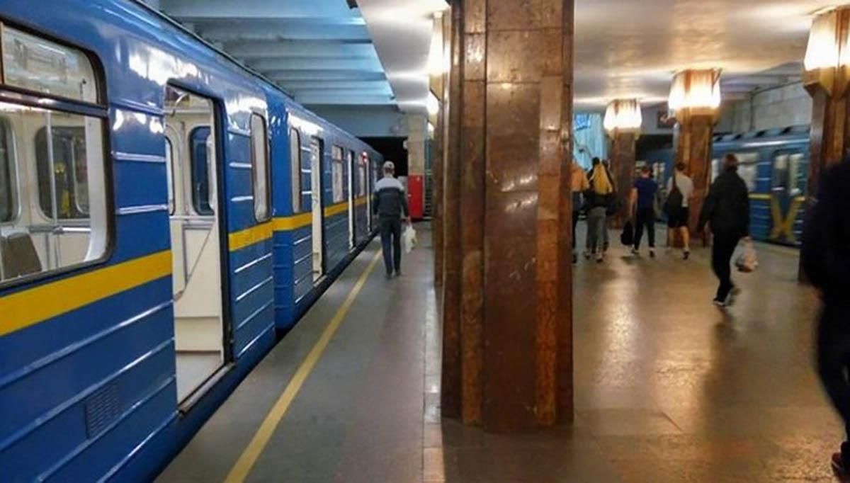 У Києві не працюють три центральні станції метро У Києві не працюють три центральні станції метро