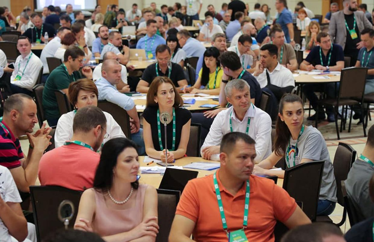 Як "Слуги народу" реагують на жарти про навчання у Трускавці Як "Слуги народу" реагують на жарти про навчання у Трускавці