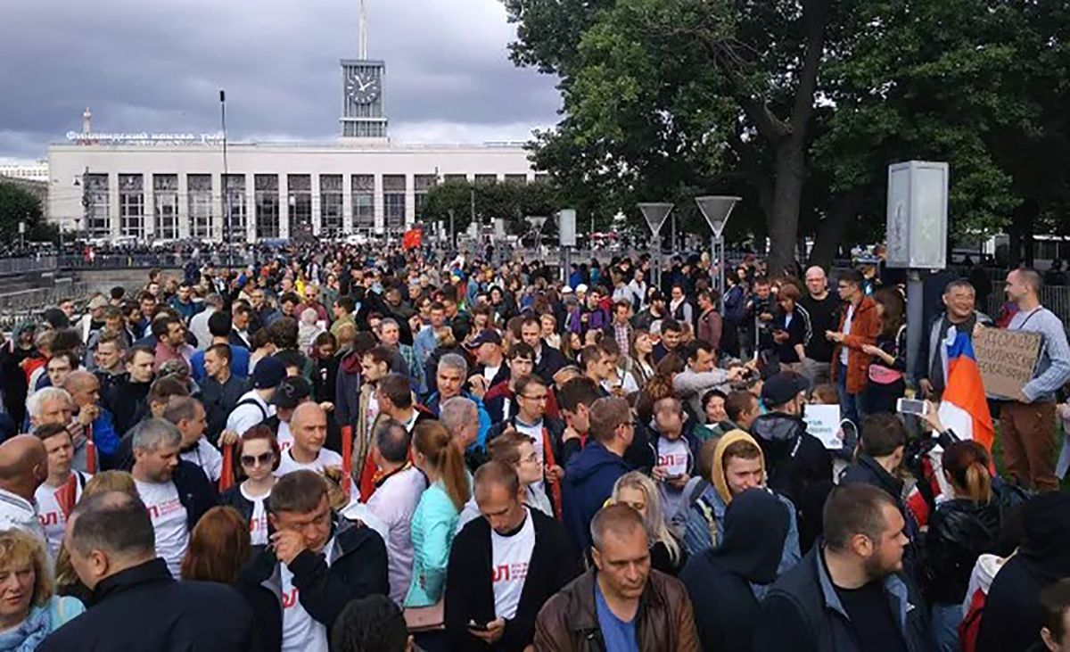 У Москві вибухнули нові протести: стягнули силовиків, є затримані  – фото та відео