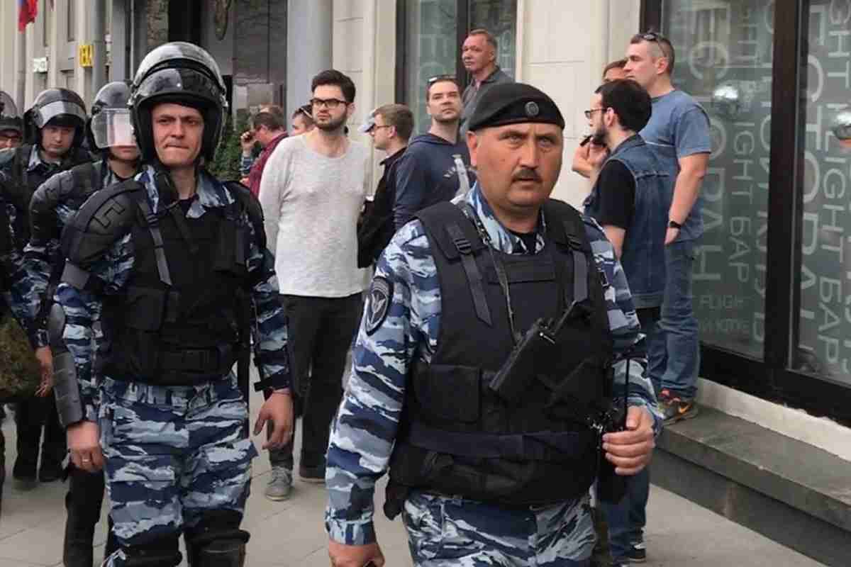 Акцію протесту в Москві придушує екс-полковник "Беркута" Сергій Кусюк: відео