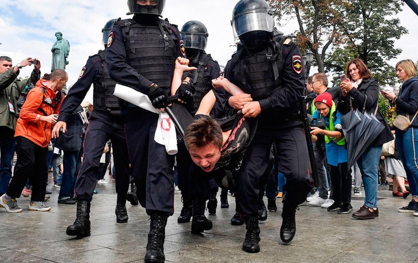 Понад 1000 затриманих, з яких 50 – діти: підсумки протестів у Москві 3 серпня Понад 1000 затриманих, з яких 50 – діти: підсумки протестів у Москві 3 серпня
