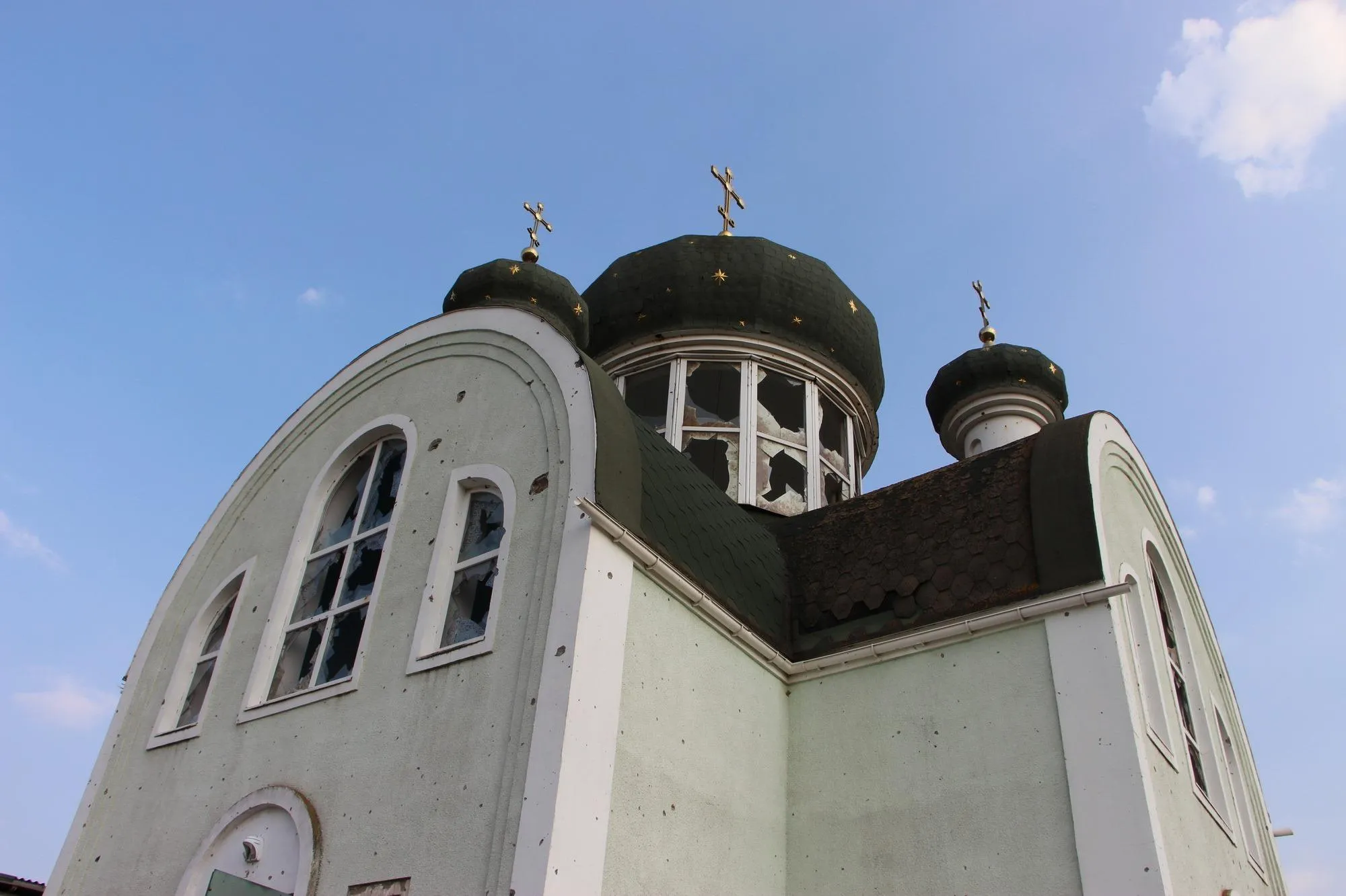 Обстріляна церква у Широкиному