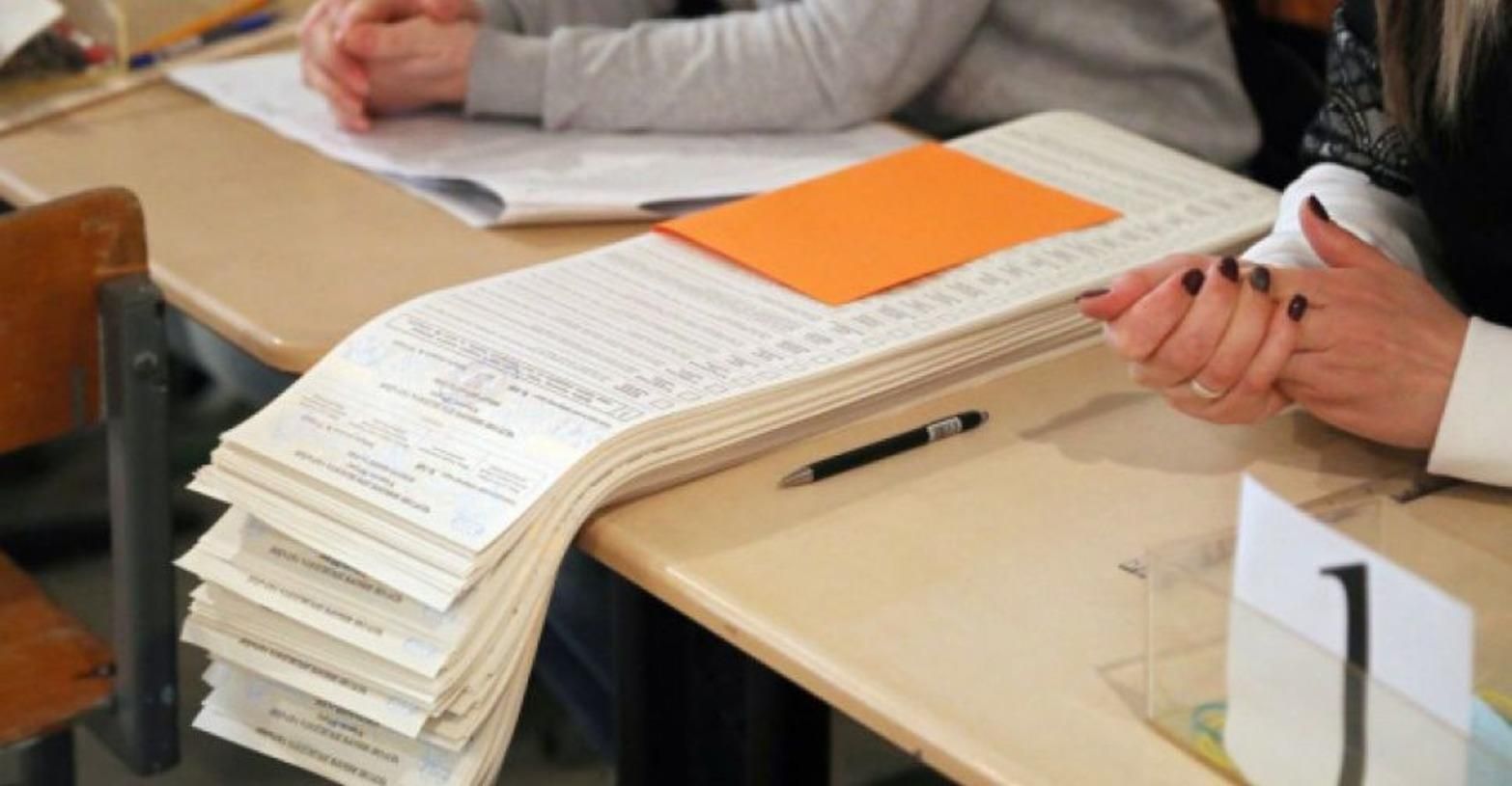 Перерахунок голосів на 210 окрузі триває: на одній з дільниць відбувся конфлікт Перерахунок голосів на 210 окрузі триває: на одній з дільниць відбувся конфлікт
