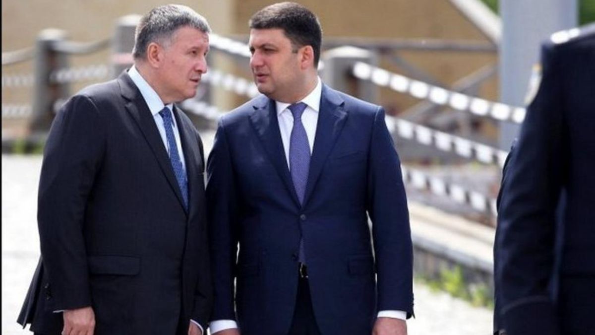 Раптове прозріння: як Аваков та Гройсман "зливають" Порошенка - 5 серпня 2019 - 24 Канал Раптове прозріння: як Аваков та Гройсман "зливають" Порошенка - 5 серпня 2019 - 24 Канал