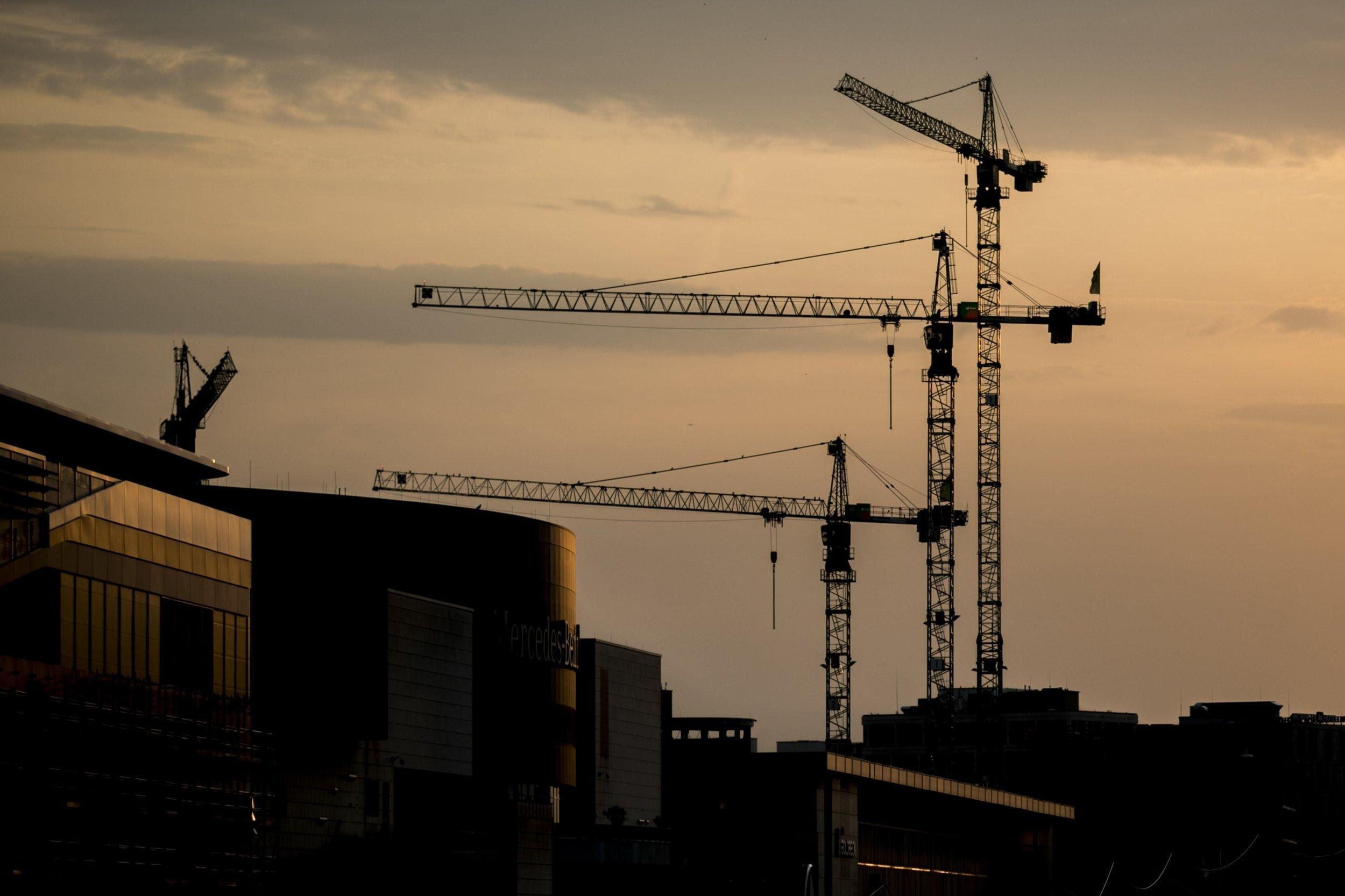 Разрешения для застройщиков будут выдавать автоматически: что нового предлагают в Зеленского Разрешения для застройщиков будут выдавать автоматически: что нового предлагают в Зеленского