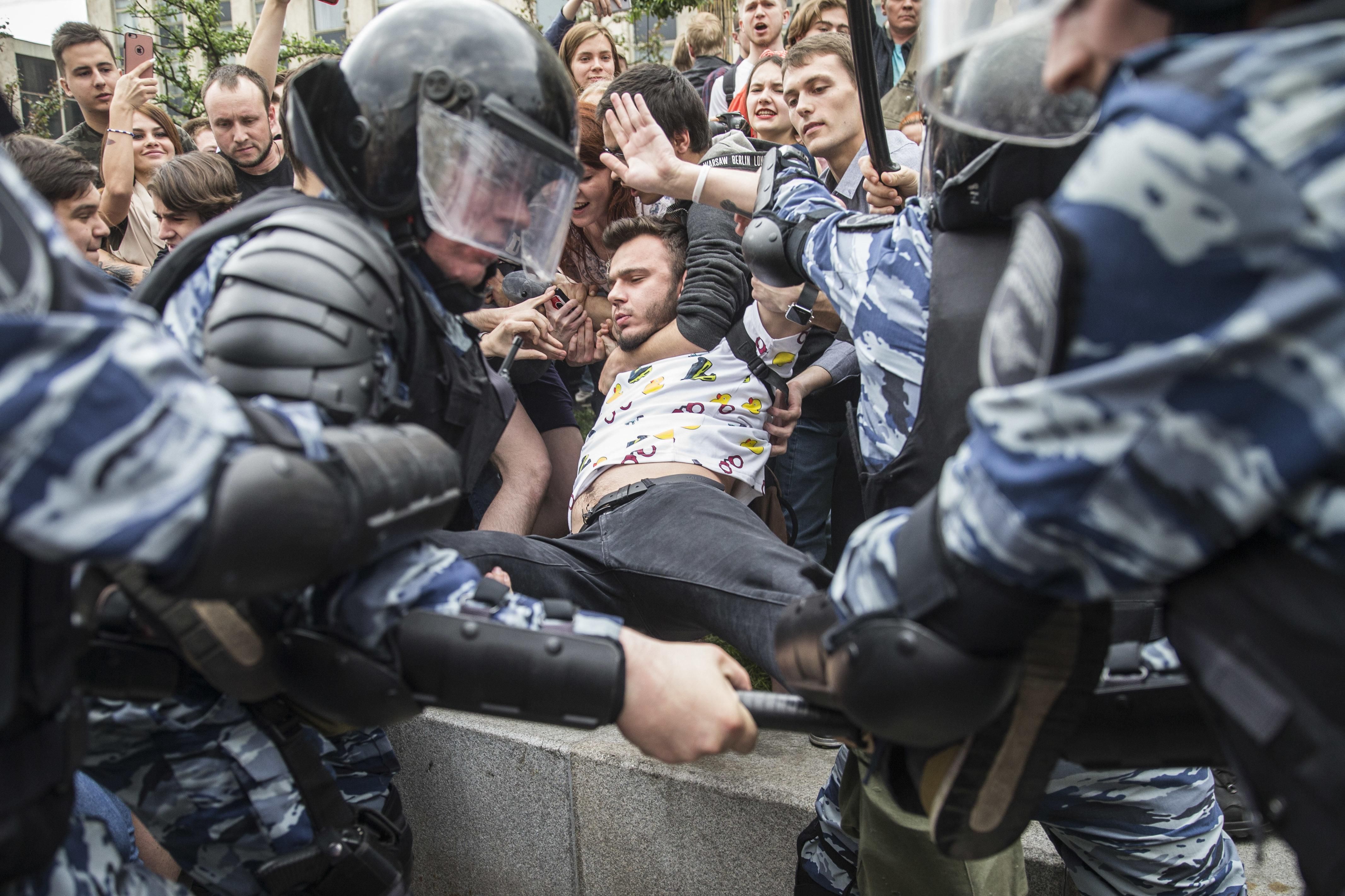 Кровавые митинги в Москве: Путин пытается отыграться за поражение в Киеве