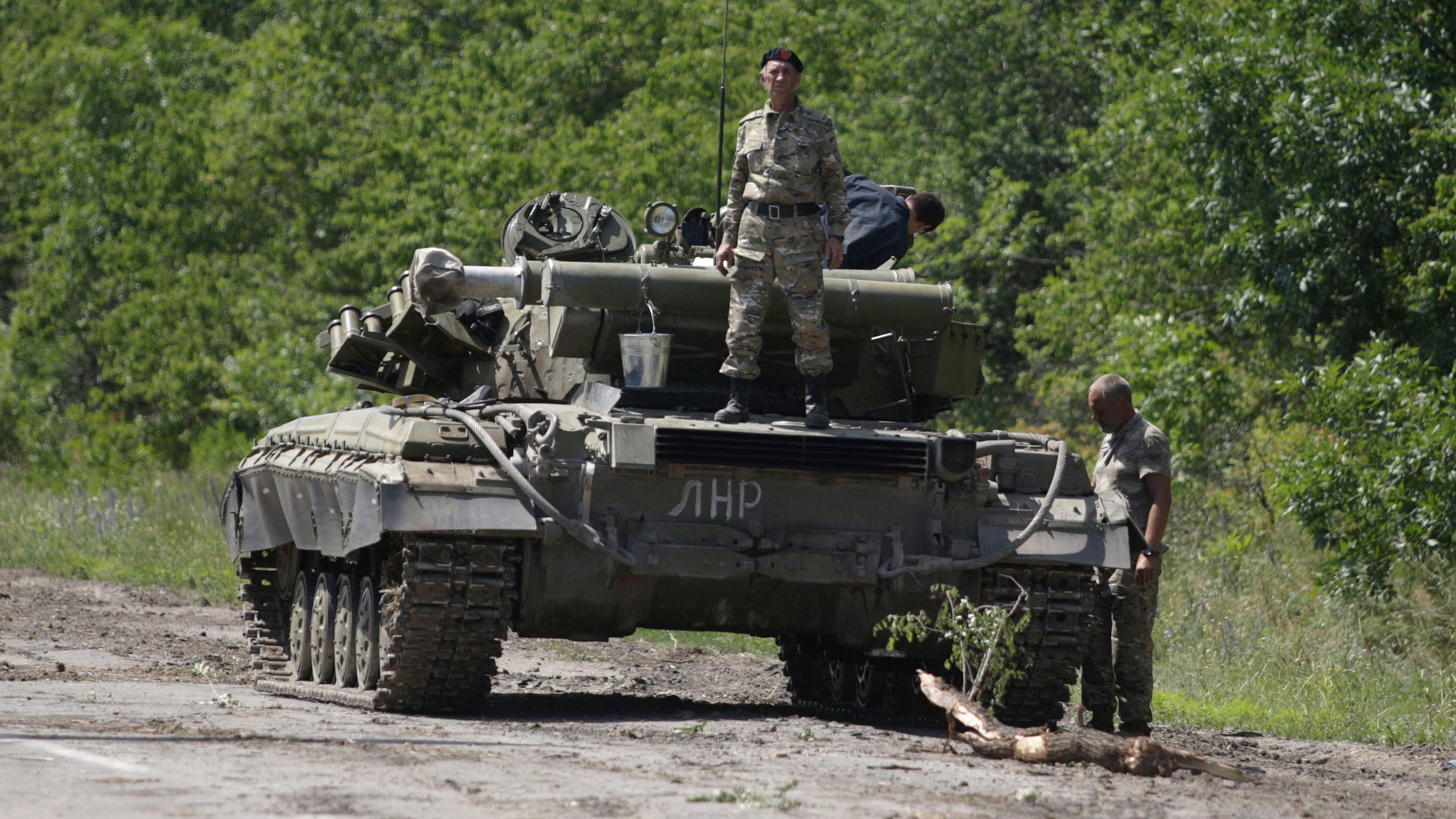 О перемирии не слышали: боевики продолжают размещать тяжелую технику на Донбассе