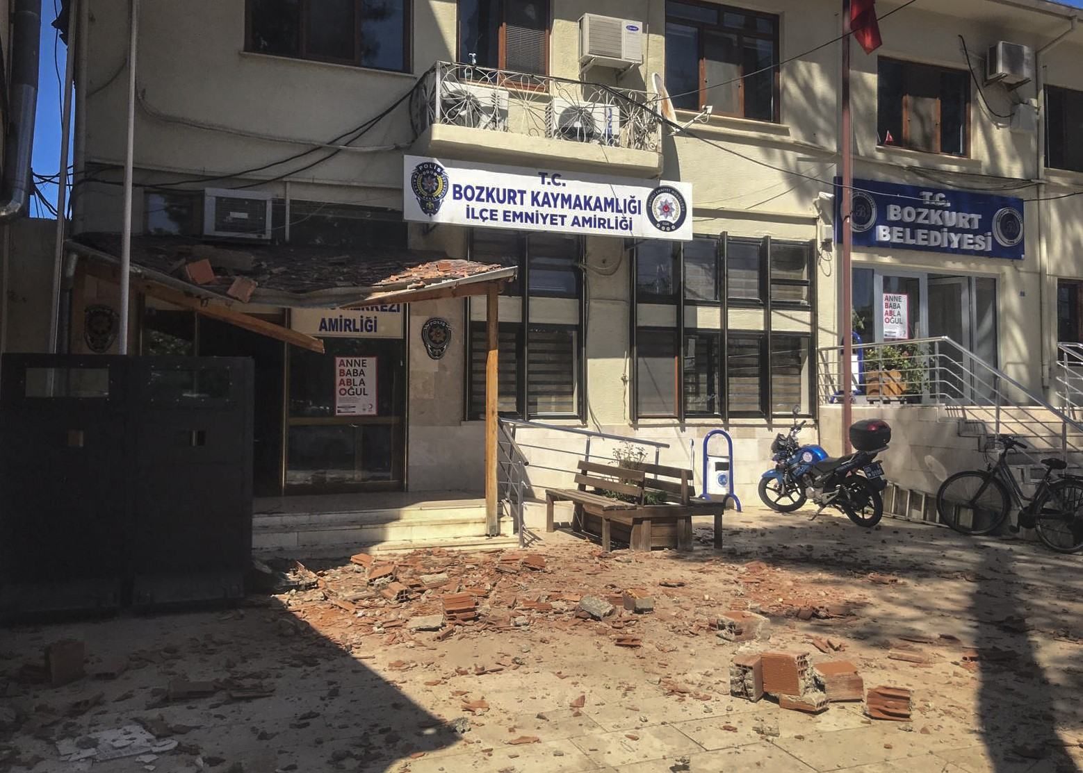  Землетрус в Туреччині 8 серпня 2019 – фото і відео