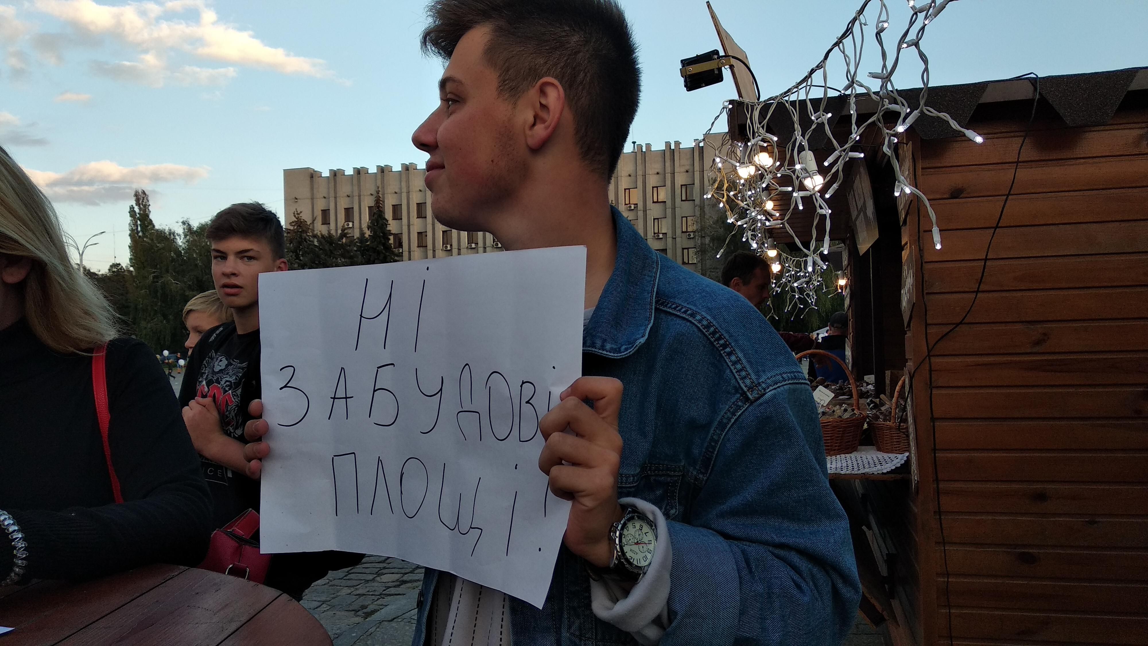 Скільки заробляють "мітингувальники" проти забудов у Києві