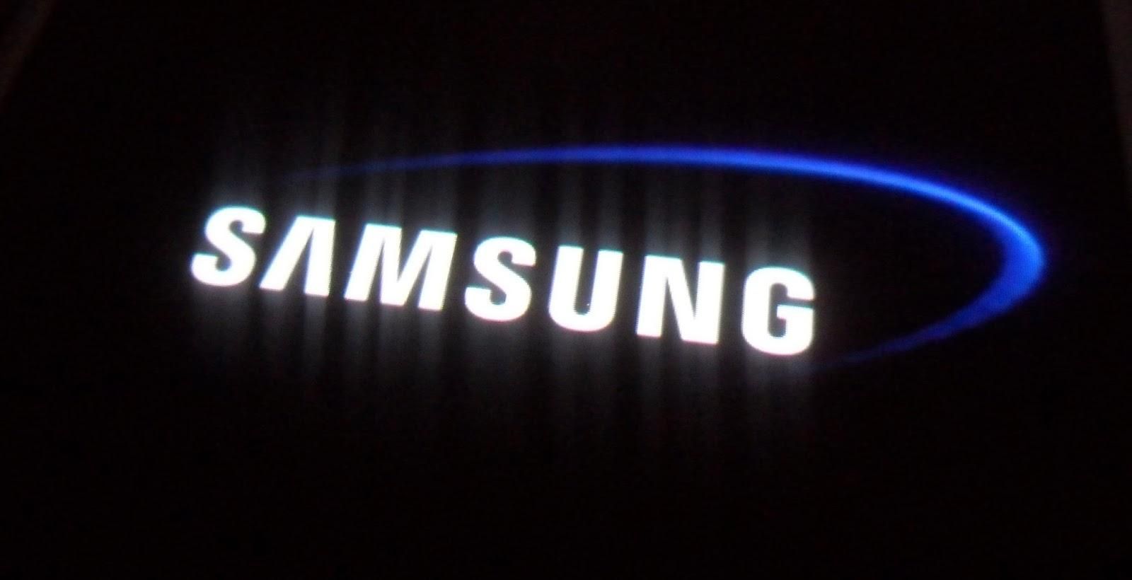 Samsung кепкувала з iPhone через відсутність отвору для навушників, але згодом видалила ролик 
