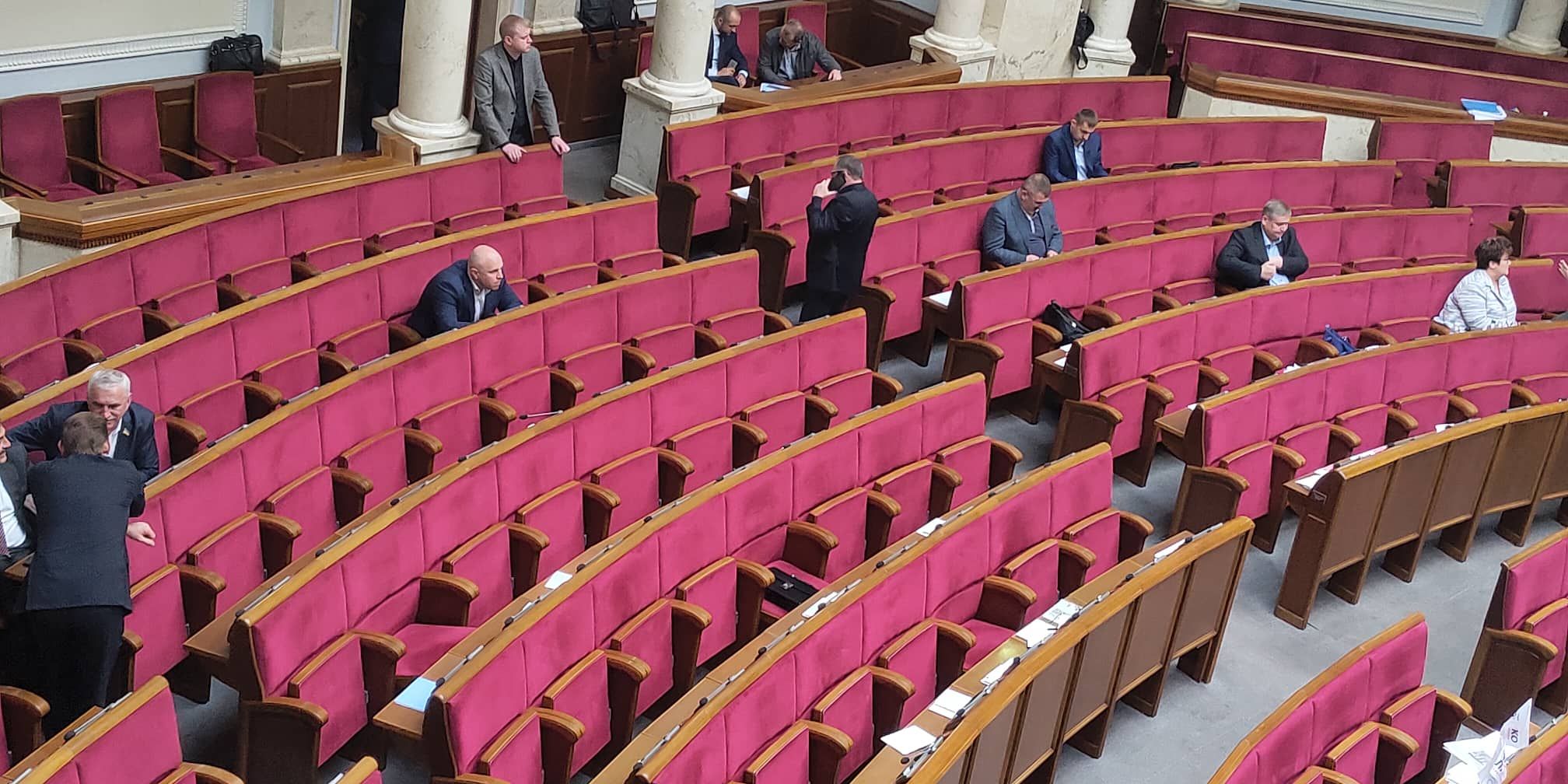 Новоизбранные депутаты впервые собрались в Раде: видео