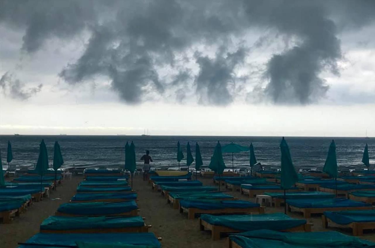 Потужні зливи знову затопили Одесу: фото та відео