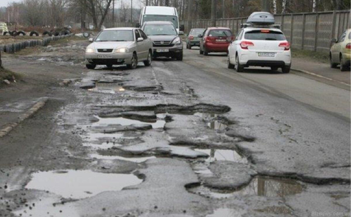 Скільки грошей і часу потрібно на ремонт усіх доріг України: версія Омеляна