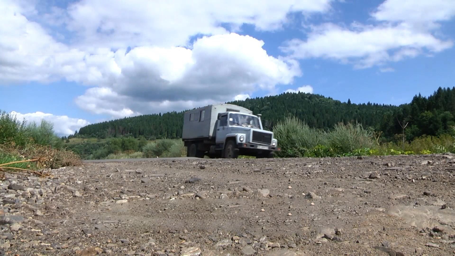 Священник снимает видео о состоянии дорог: видео из Львовщины Священник снимает видео о состоянии дорог: видео из Львовщины