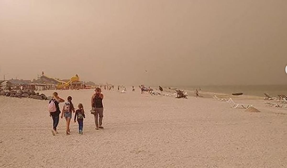 Піщана буря накрила цілий район на Запоріжжі: промовисті фото і відео Піщана буря накрила цілий район на Запоріжжі: промовисті фото і відео