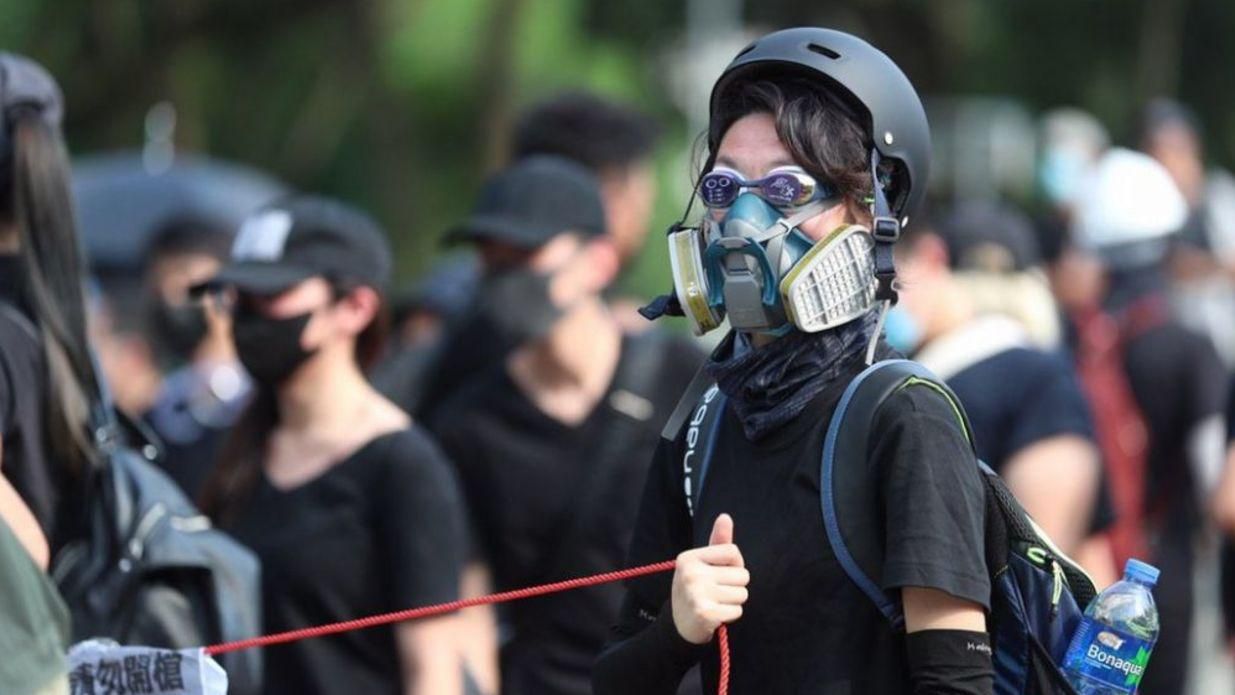 Вспышка насилия в Гонконге, полиция применила слезоточивый газ: фото и видео Вспышка насилия в Гонконге, полиция применила слезоточивый газ: фото и видео